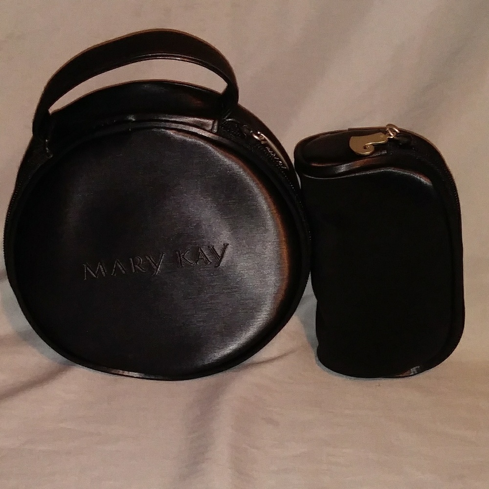⭐Bundle⭐ Mary Kay Makeup Bags